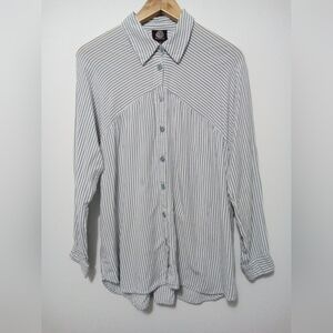 bobeau Gray & White Vertical Stripe Button-Down Shirt